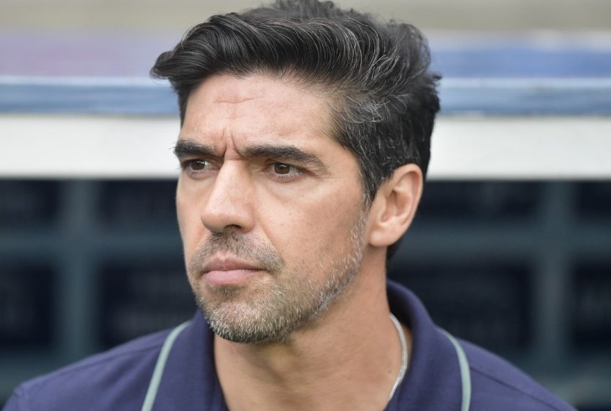 palmeiras-encara-sequencia-decisiva-contra-flamengo-e-ldu-em-busca-de-titulos RJ - RIO DE JANEIRO - 19/10/2025 - BRASILEIRO A 2025, FLAMENGO X PALMEIRAS - Abel Ferreira tecnico do Palmeiras durante partida contra o Flamengo no estadio Maracana pelo campeonato Brasileiro A 2025. Foto: Thiago Ribeiro/AGIF