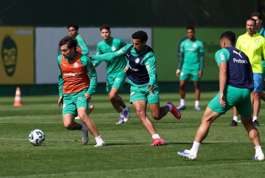 palmeiras-faz-ajustes-na-escalacao-para-o-derbi-contra-o-corinthians3A-felipe-anderson-pronto-para-encarar-o-rival