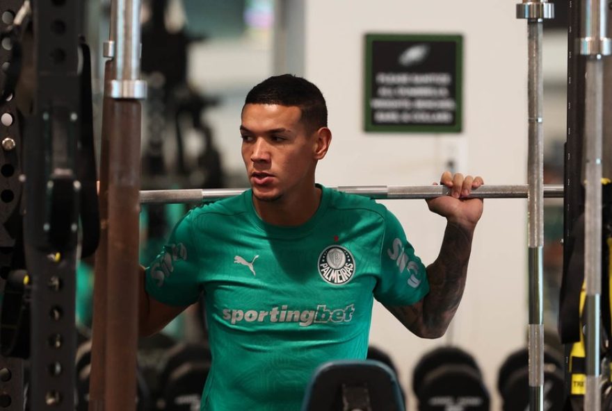 palmeiras-libera-mateus-e-naves-para-acertarem-detalhes-da-saida-para-time-portugues