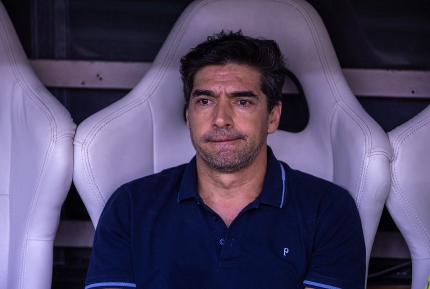 palmeiras-no-cartola-20253A-recuperacao-na-media-de-pontos-da-esperanca-a-torcida-em-2026 CE - FORTALEZA - 07/12/2025 - BRASILEIRO A 2025, CEARA X PALMEIRAS - Abel Ferreira tecnico do Palmeiras durante partida contra o Ceara no estadio Arena Castelao pelo campeonato Brasileiro A 2025. Foto: Baggio Rodrigues/AGIF