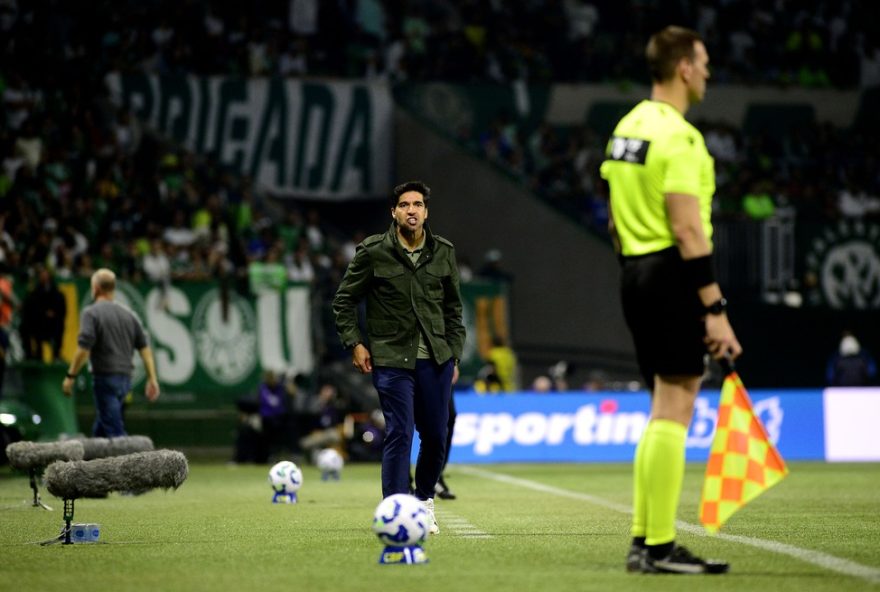 palmeiras3A-abel-ferreira-critica-gramado-do-allianz-parque-e-anuncia-reforma