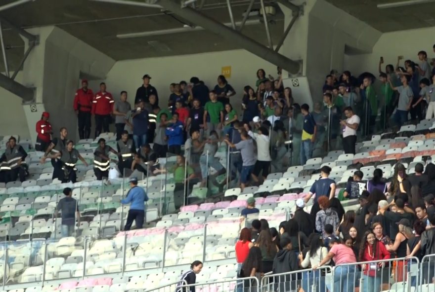 pancadaria-interrompe-aulao-de-ia-no-mineirao-com-30-mil-alunos