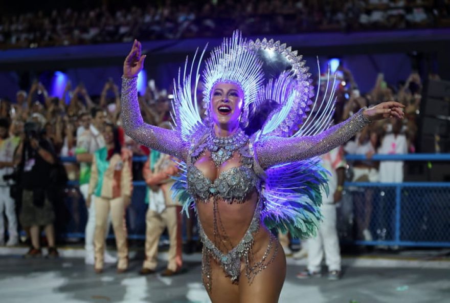 paolla-oliveira-se-emociona-em-despedida-da-grande-rio-no-carnaval-2025