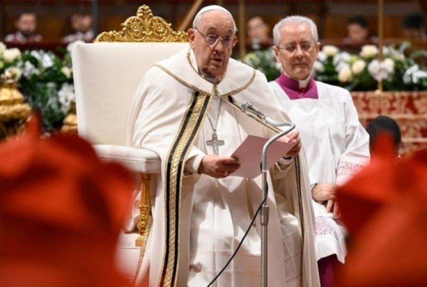 papa-francisco-hospitalizado-com-pneumonia-bilateral3A-ultimos-boletins-e-vigilia-de-oracao.-acompanhe-as-atualizacoes-ao-vivo