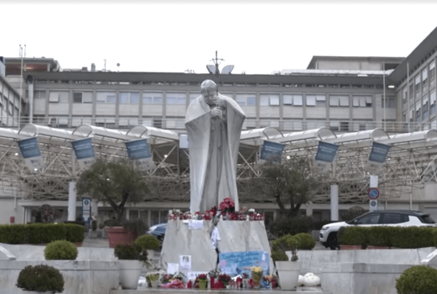 papa-francisco-tem-complicacoes-de-saude-e-recebe-cuidados-medicos-intensivos