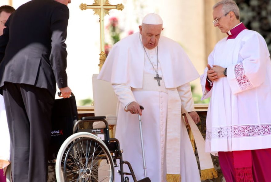 papa-francisco-tem-noite-tranquila2C-mas-estado-critico-persiste-apos-10-dias-de-internacao-no-vaticano