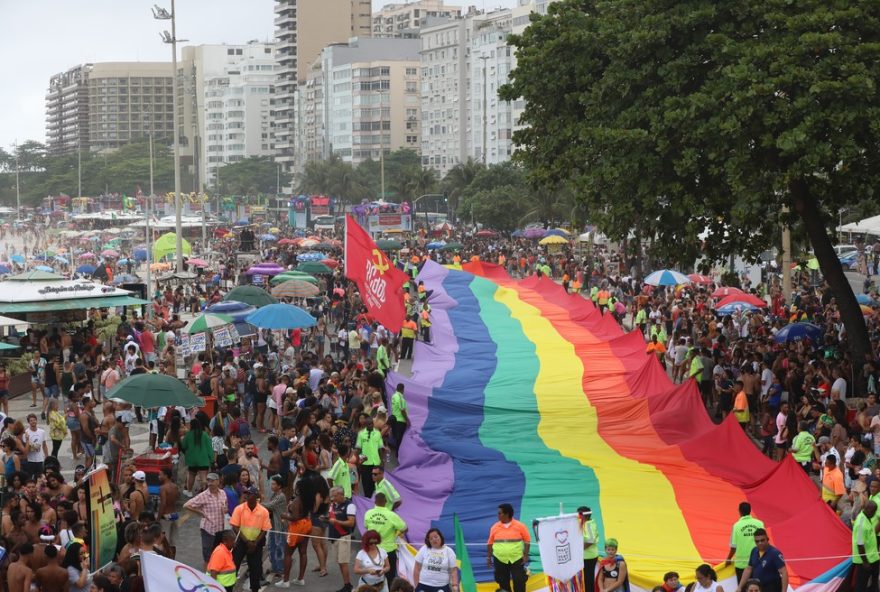 parada-do-orgulho-lgbti2B-em-copacabana3A-veja-mudancas-no-transito-para-o-evento