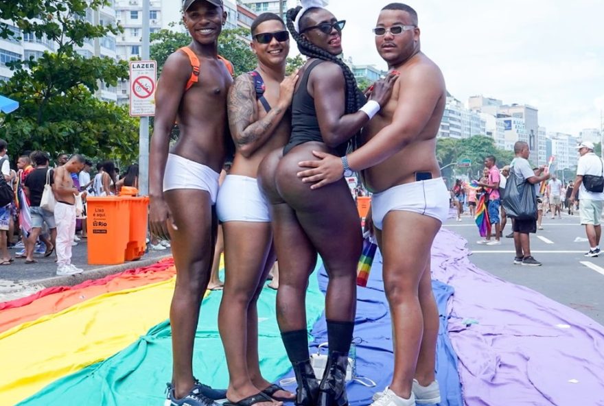 parada-do-orgulho-lgbti2B3A-edicao-2022-na-praia-de-copacabana-com-musica-e-diversao