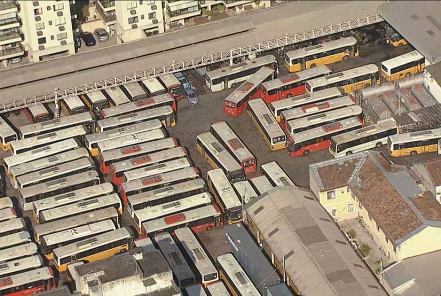 paralisacao-de-onibus-em-de-e-vila-isabel3A-alternativas-para-passageiros-no-rio paralisacao-de-onibus-em-de-e-vila-isabel3A-alternativas-para-passageiros-no-rio