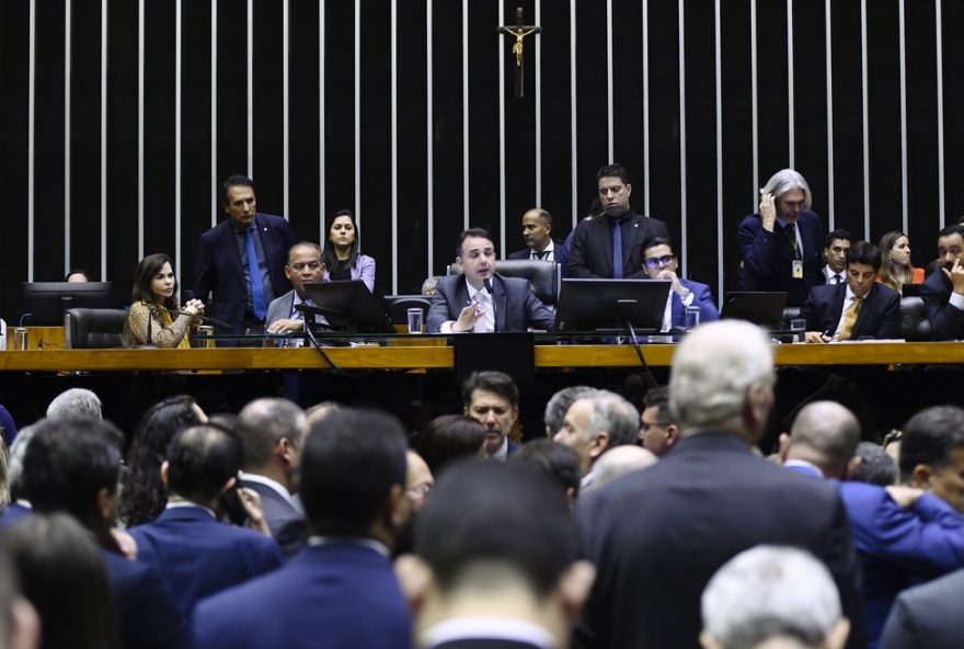 parlamentares-derrubam-vetos-de-lula-em-projetos-economicos-e-sociais3A-impactos-e-desdobramentos