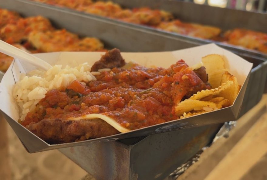 parmegiana-gigante-de-182-metros-e-servida-gratuitamente-em-sao-jeronimo2C-rs parmegiana-gigante-de-182-metros-e-servida-gratuitamente-em-sao-jeronimo2C-rs