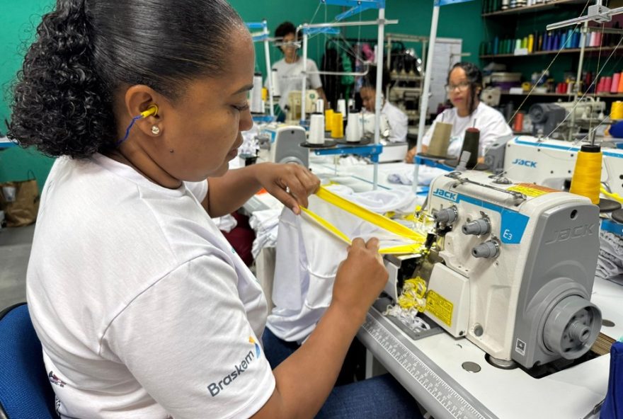 participe-do-curso-gratuito-de-costura-industrial-e-desenho-tecnico-em-salvador