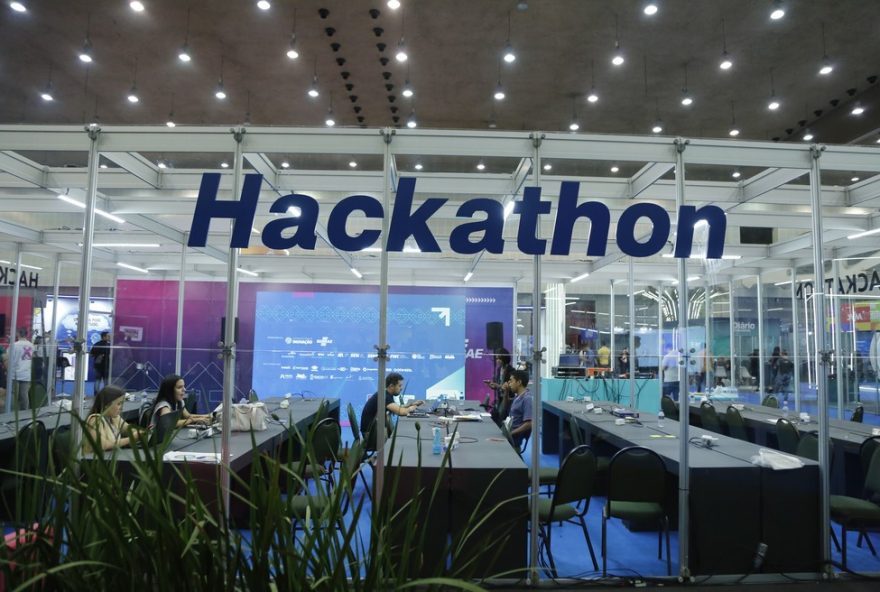 participe-do-hackathon-sts-2025-e-crie-solucoes-inovadoras-para-os-municipios-cearenses-no-siara-tech-summit.-ganhe-premios-em-dinheiro