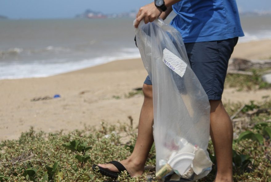 participe-dos-mutiroes-de-limpeza-de-praia-do-dia-mundial-da-limpeza-no-rio-de-janeiro.-acao-do-world-cleanup-day-2025.-inscreva-se