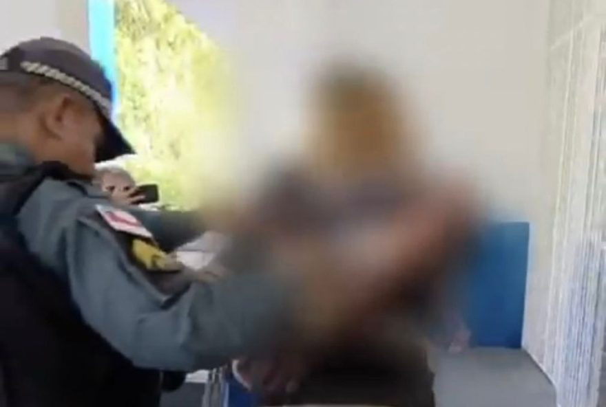 passageira-e-esfaqueada-em-onibus-da-linha-026-em-manaus passageira-e-esfaqueada-em-onibus-da-linha-026-em-manaus