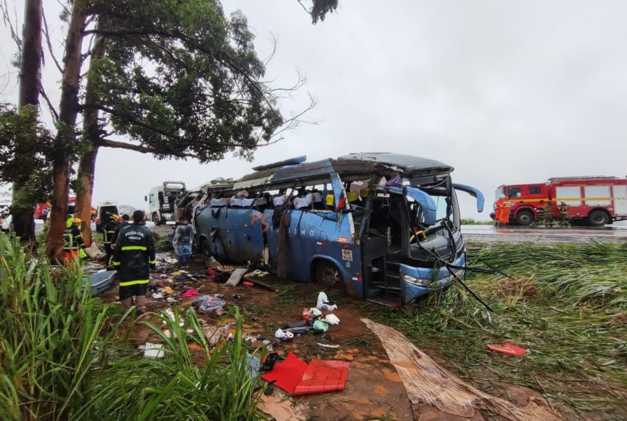 passageira-relata-superlotacao-em-audio-antes-de-acidente-com-onibus-em-mg passageira-relata-superlotacao-em-audio-antes-de-acidente-com-onibus-em-mg