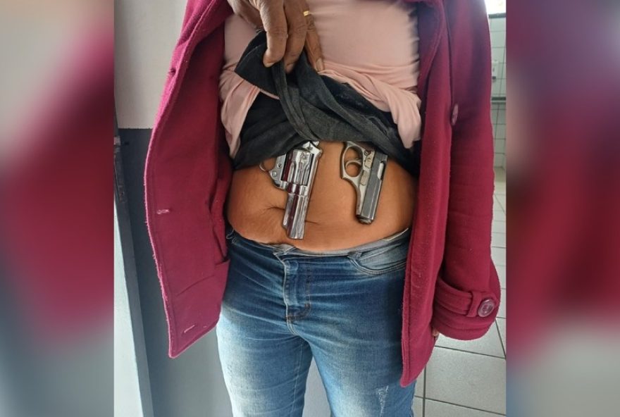 passageiras-de-onibus-sao-presas-com-armas-e-drogas-em-itu-sp-caso-no-4o-dp