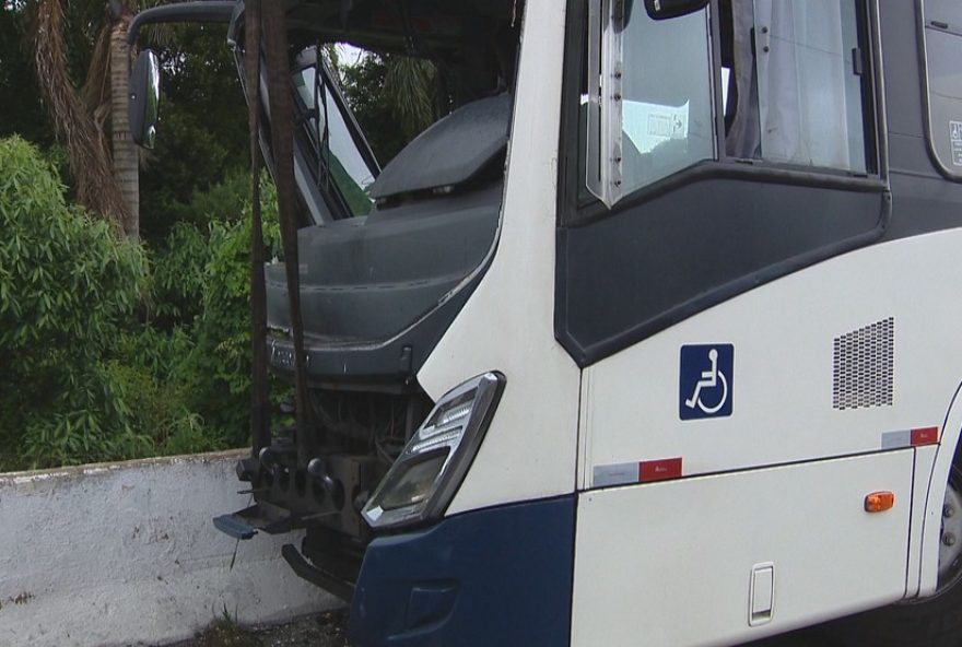 passageiro-e-arremessado-de-onibus3A-acidente-na-br-116-em-caxias-do-sul passageiro-e-arremessado-de-onibus3A-acidente-na-br-116-em-caxias-do-sul