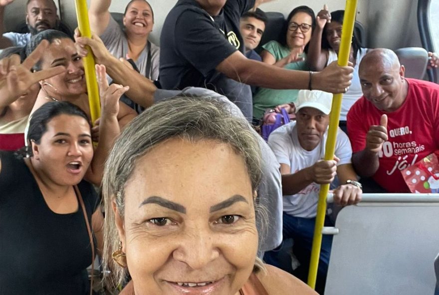 passageiros-realizam-emocionante-amigo-oculto-em-onibus-da-grande-bh