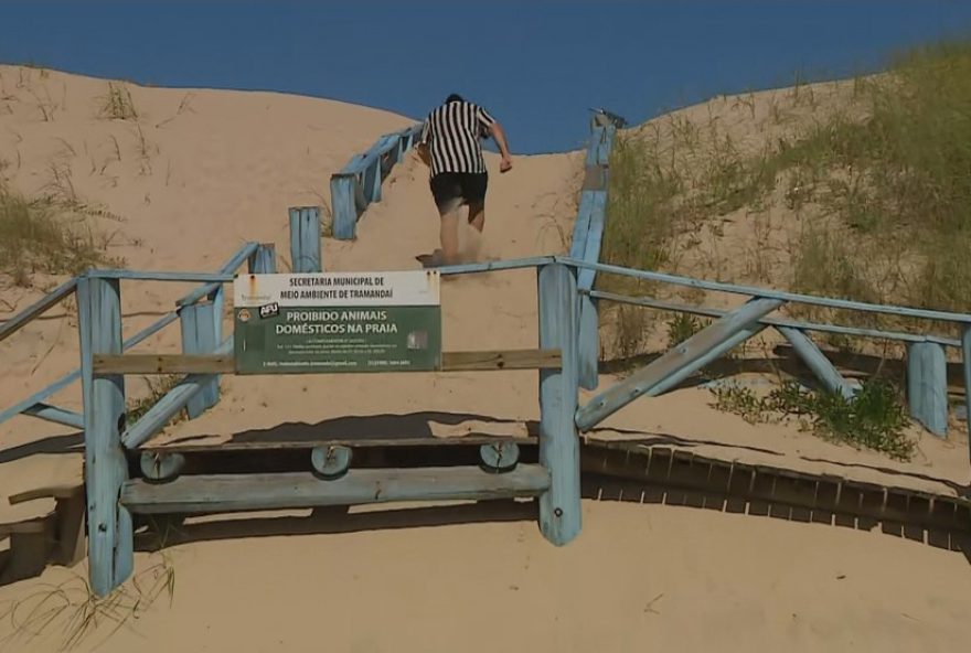 passarelas-cobertas-de-areia-dificultam-acesso-a-praia-em-tramandai2C-rs3A-problema-para-idosos-e-carrinhos-de-bebe passarelas-cobertas-de-areia-dificultam-acesso-a-praia-em-tramandai2C-rs3A-problema-para-idosos-e-carrinhos-de-bebe
