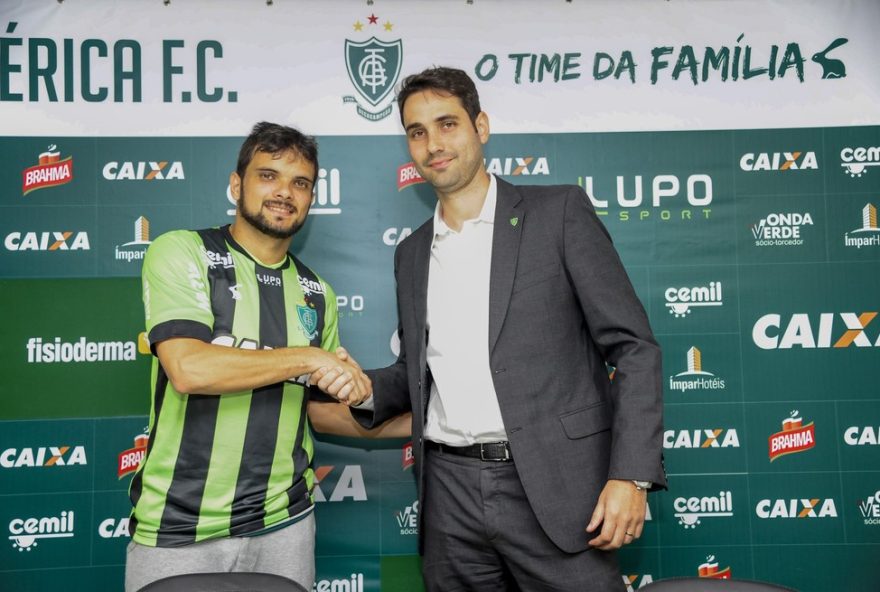 paulo-assis-e-anunciado-como-novo-diretor-executivo-de-futebol-do-america-mg2C-trazendo-experiencia-e-estrategia-para-o-clube