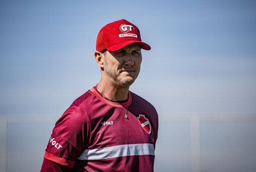 paulo-turra-deixa-o-comando-do-vila-nova-na-serie-b