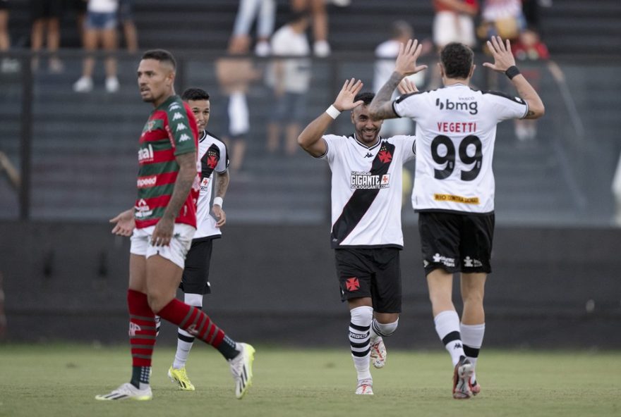 payet-comanda-ultima-grande-goleada-do-vasco3A-veja-a-atuacao-contra-a-portuguesa