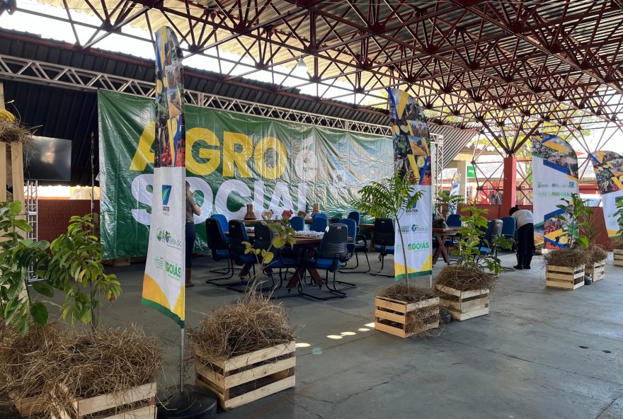 Estande do Governo de Goiás na Pecuária: informações e serviços voltados ao produtor rural e ao público do evento