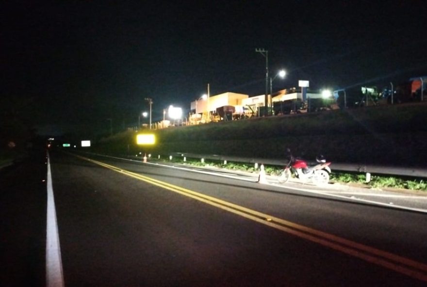pedestre-morre-apos-ser-atropelado-em-osvaldo-cruz3A-motociclista-faz-ligacao-e-causa-acidente-na-rodovia-sp-294