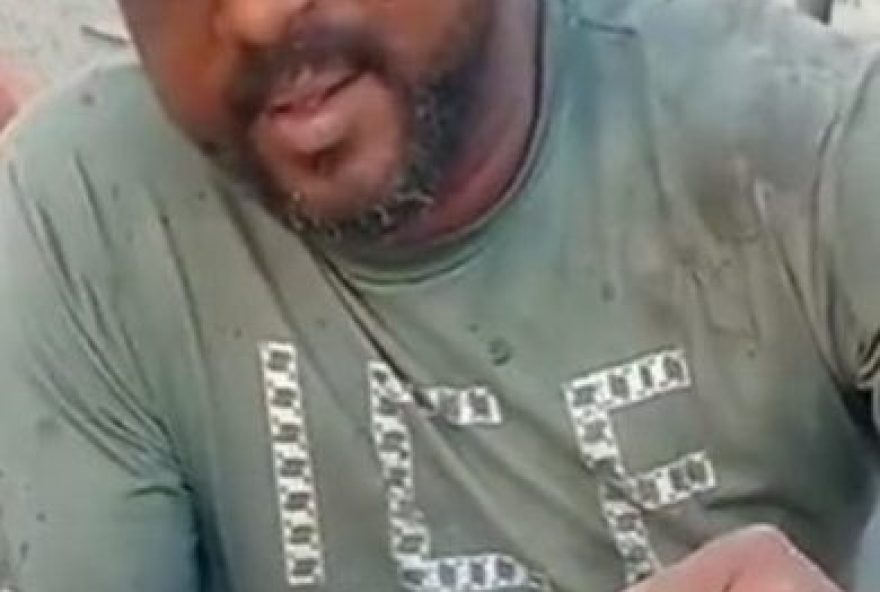 Pedreiro é surpreendido com marmita diferente após brigar com a esposa. (Foto: Reprodução)