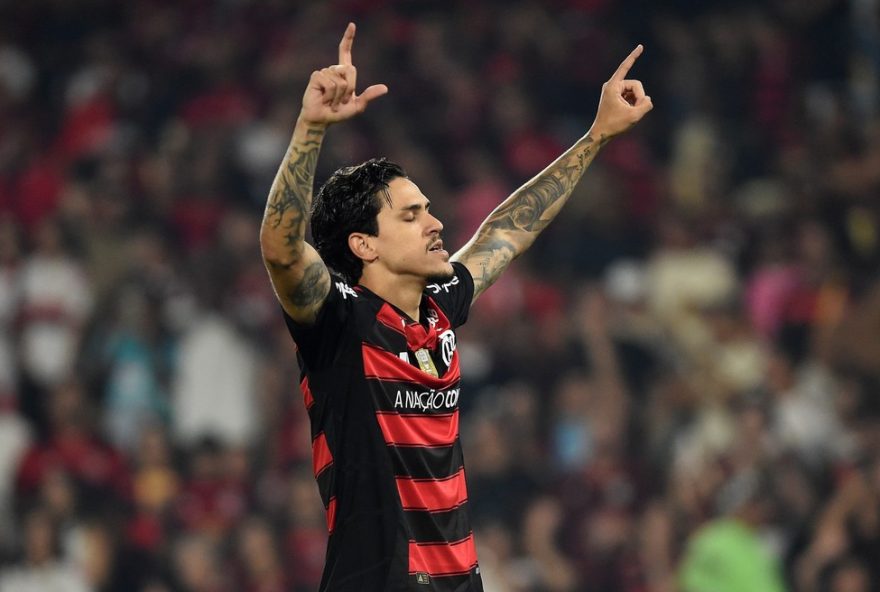 pedro-alcanca-100-gols-e-empata-como-8o-maior-artilheiro-no-maracana