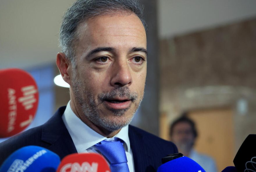 O presidente da Câmara Municipal do Porto, Pedro Duarte, visita PR Marcelo Rebelo de Sousa O presidente da Câmara Municipal do Porto, Pedro Duarte, fala à comunicação social depois da visita ao Presidente da República, Marcelo Rebelo de Sousa, internado no Hospital de São João, no Porto, 3 de dezembro de 2025. O Presidente da República, Marcelo Rebelo de Sousa, foi operado de urgência na segunda-feira a uma hérnia encarcerada. ESTELA SILVA/LUSA