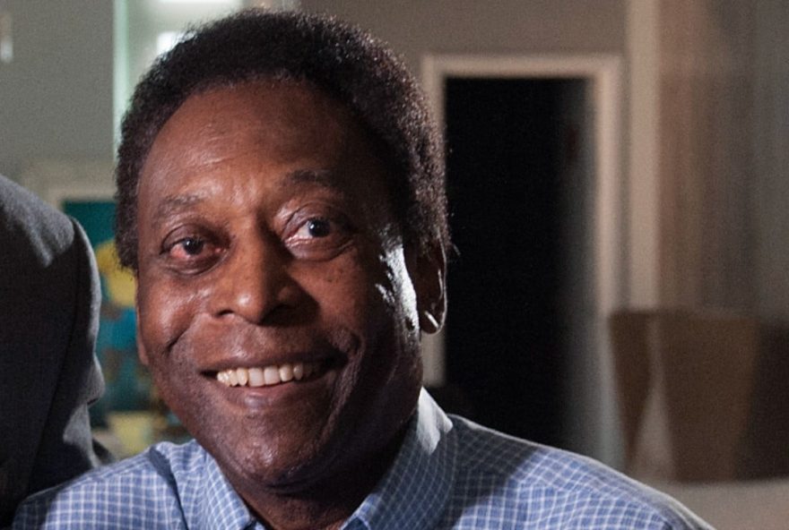 pele-passa-por-cirurgia-para-retirar-tumor-no-colon