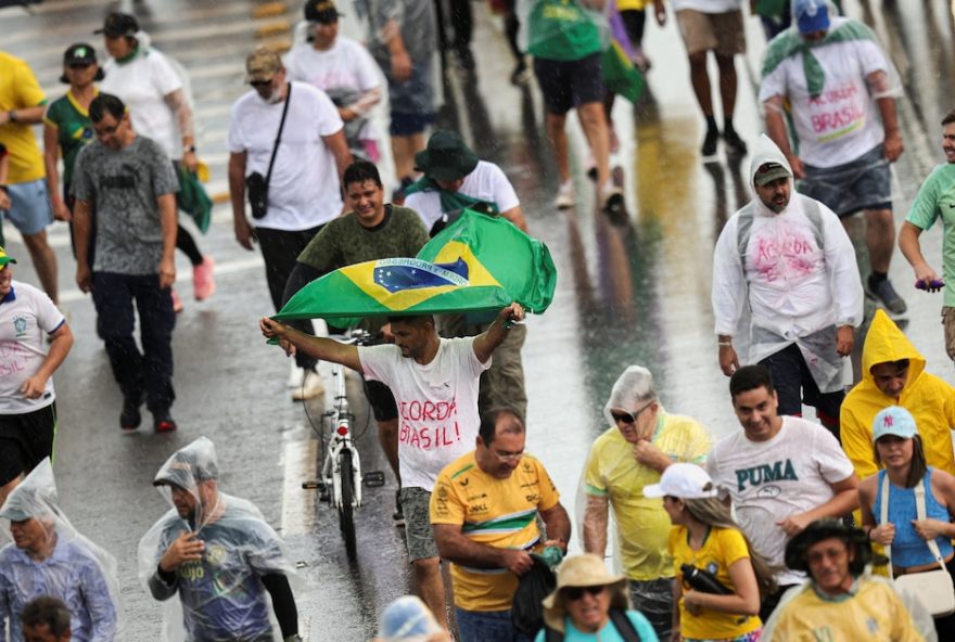 pelo-menos-34-pessoas-ficaram-feridas-apos-a-queda-de-um-raio-durante-uma-manifestacao-de-apoio-a-bolsonaro-no-brasil pelo-menos-34-pessoas-ficaram-feridas-apos-a-queda-de-um-raio-durante-uma-manifestacao-de-apoio-a-bolsonaro-no-brasil