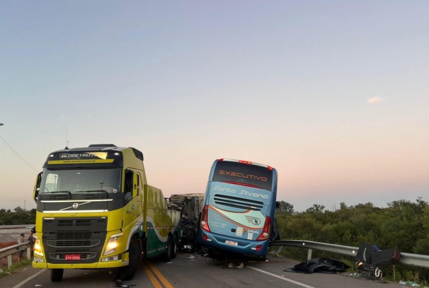 pelotas-e-sao-lourenco-do-sul-decretam-luto-oficial-de-tres-dias-apos-acidente-na-br-116 pelotas-e-sao-lourenco-do-sul-decretam-luto-oficial-de-tres-dias-apos-acidente-na-br-116