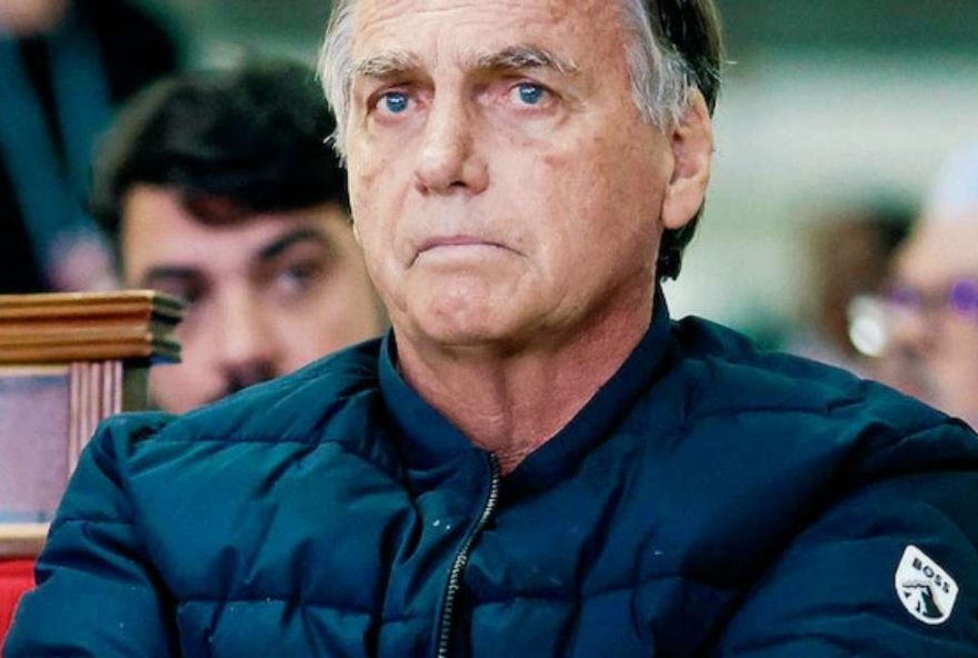 pen-drive-encontrado-com-bolsonaro-continha-documentos-de-empresa-de-aliado-ligada-ao-setor-medico