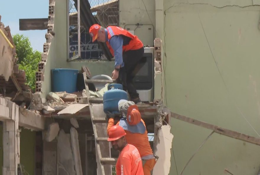 pericia-analisa-botijoes-de-gas-apos-explosao-com-2-mortos-em-olinda