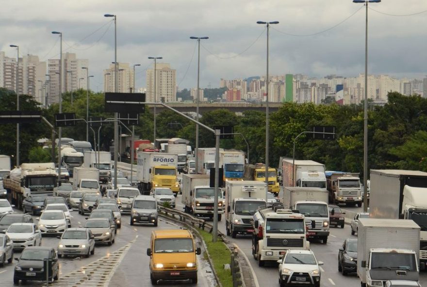 perseguicao-policial-na-marginal-tiete-termina-com-suspeitos-baleados3A-detalhes-e-desdobramentos