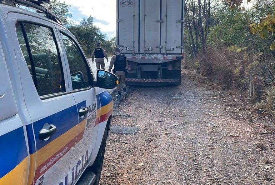 perseguicao-policial-recupera-caminhao-furtado-em-bocaiuva3A-diario-do-estado