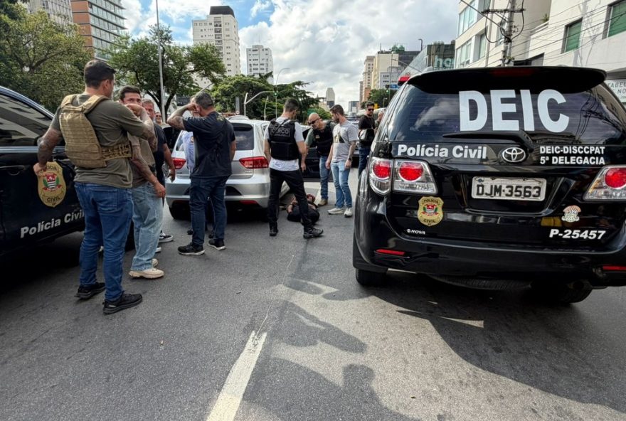 perseguicao-policial-resulta-em-tiroteio-com-suspeitos-de-assalto-na-faria-lima3A-um-morto2C-um-preso-e-tres-baleados perseguicao-policial-resulta-em-tiroteio-com-suspeitos-de-assalto-na-faria-lima3A-um-morto2C-um-preso-e-tres-baleados