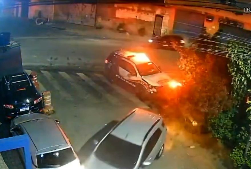 perseguicao-policial-termina-em-batida-entre-carros