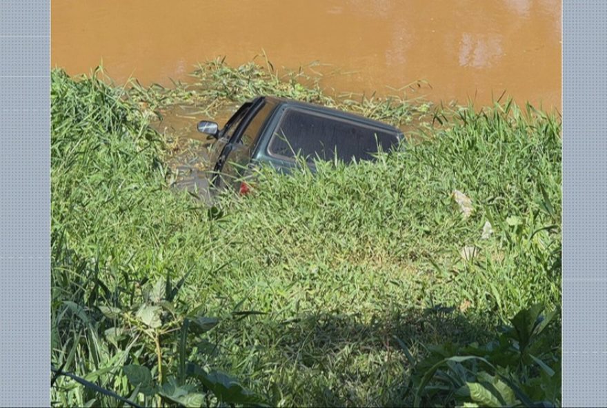 pescador-encontra-carro-submerso-no-rio-paraopeba-com-corpo-no-porta-malas-em-betim3A-investigacoes-em-andamento pescador-encontra-carro-submerso-no-rio-paraopeba-com-corpo-no-porta-malas-em-betim3A-investigacoes-em-andamento