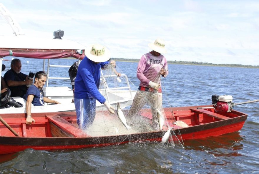 pescadores-do-amazonas-recebem-auxilio-extraordinario-do-seguro-defeso3A-calendario-e-detalhes