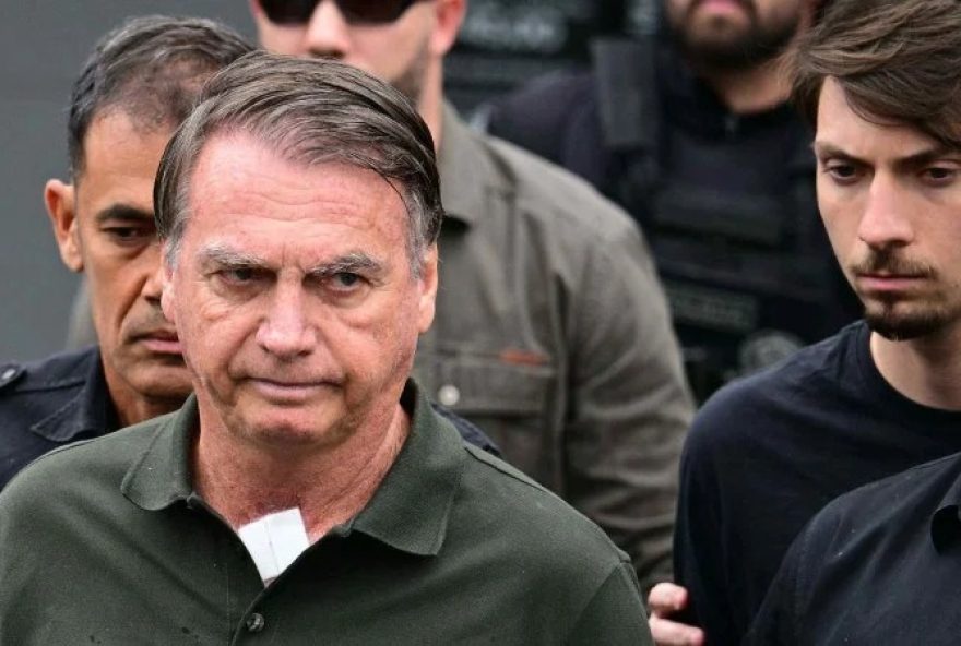 pesquisa-aponta-que-4925-dos-entrevistados-consideram-exagerada-pena-de-27-anos-de-prisao-para-bolsonaro