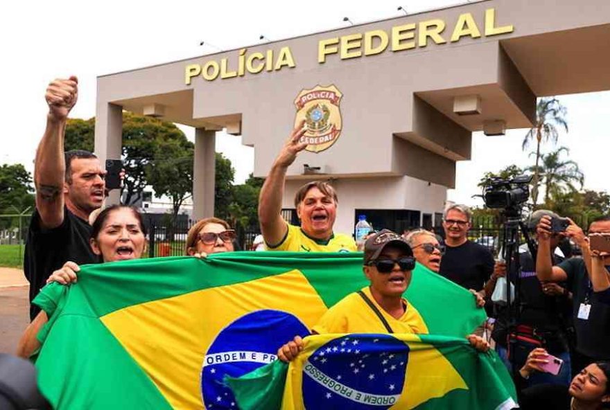 pesquisa-datafolha3A-maioria-dos-brasileiros-acredita-em-tentativa-de-fuga-de-bolsonaro