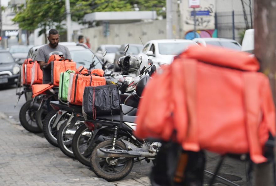 pesquisa-mostra3A-7125-dos-brasileiros-sao-contra-taxa-minima-para-entrega-por-aplicativo pesquisa-mostra3A-7125-dos-brasileiros-sao-contra-taxa-minima-para-entrega-por-aplicativo