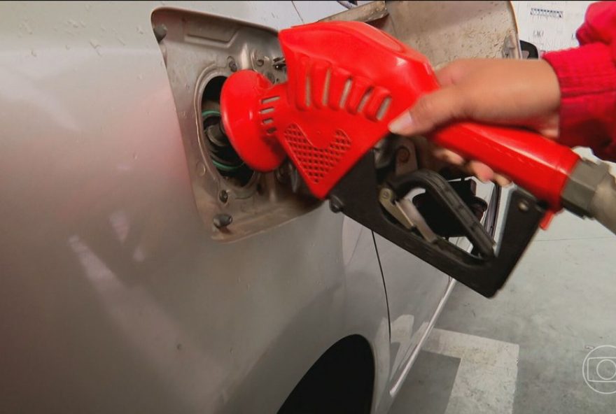 petrobras-anuncia-reducao-de-ate-r24-02C10-no-preco-da-gasolina-no-df petrobras-anuncia-reducao-de-ate-r24-02C10-no-preco-da-gasolina-no-df