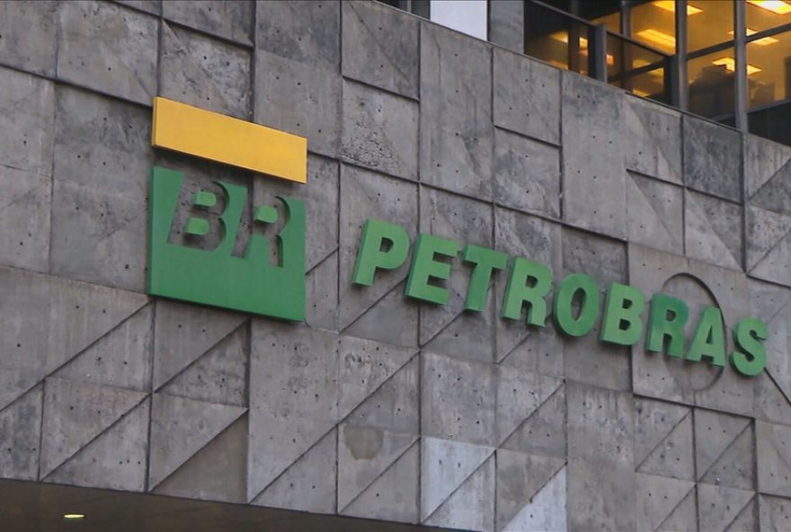 petrobras-reduz-preco-da-gasolina-em-52C2253A-saiba-mais-sobre-as-alteracoes-no-mercado-de-combustiveis petrobras-reduz-preco-da-gasolina-em-52C2253A-saiba-mais-sobre-as-alteracoes-no-mercado-de-combustiveis
