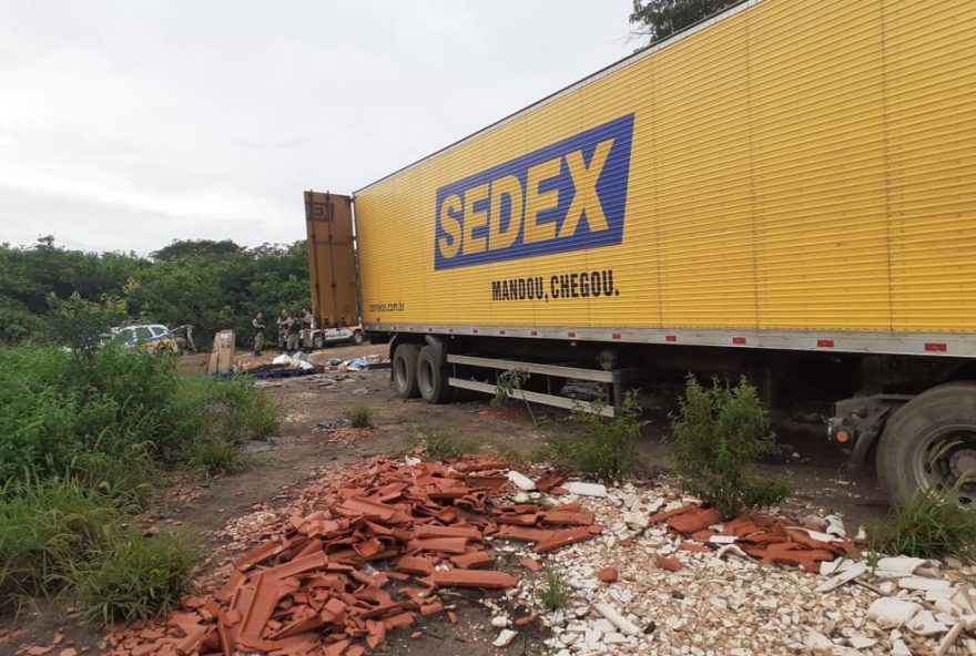 pf-desmantela-grupo-especializado-em-roubo-de-cargas-dos-correios-e-mercado-livre-em-mg-e-ba