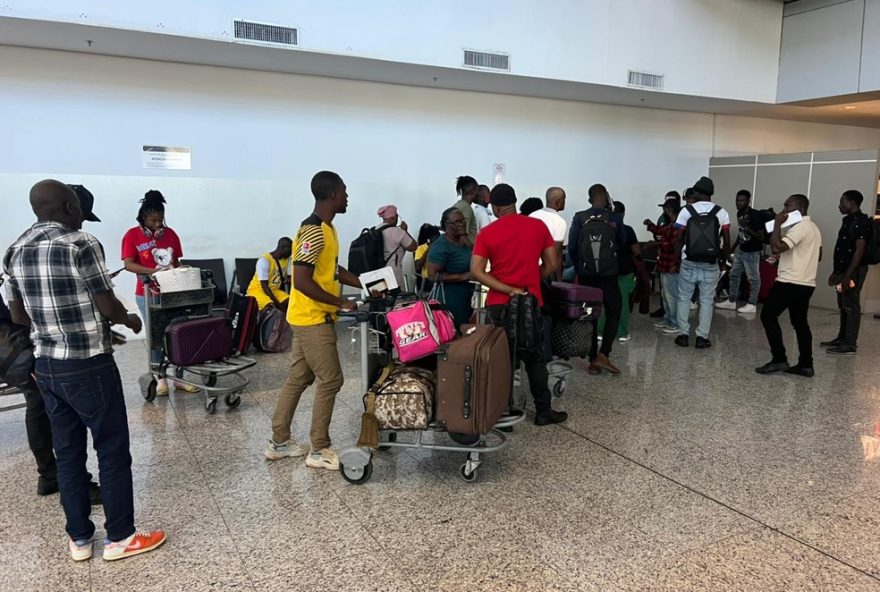 pf-faz-mutirao-para-cadastrar-e-liberar-haitianos-retidos-em-viracopos pf-faz-mutirao-para-cadastrar-e-liberar-haitianos-retidos-em-viracopos